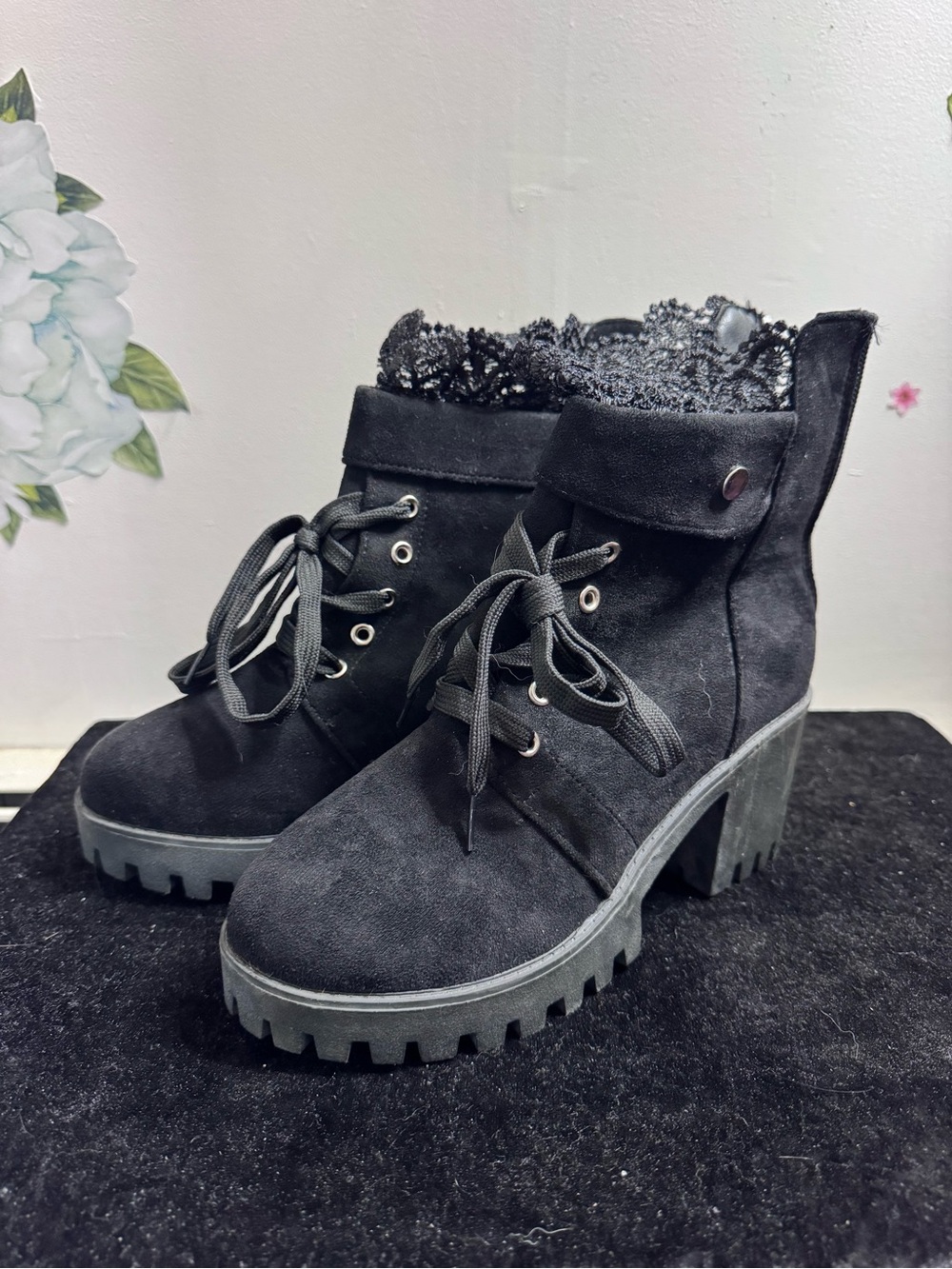 Source Unknown Black Suede Lace-Up Heeled Ankle Boots with Lace Trim